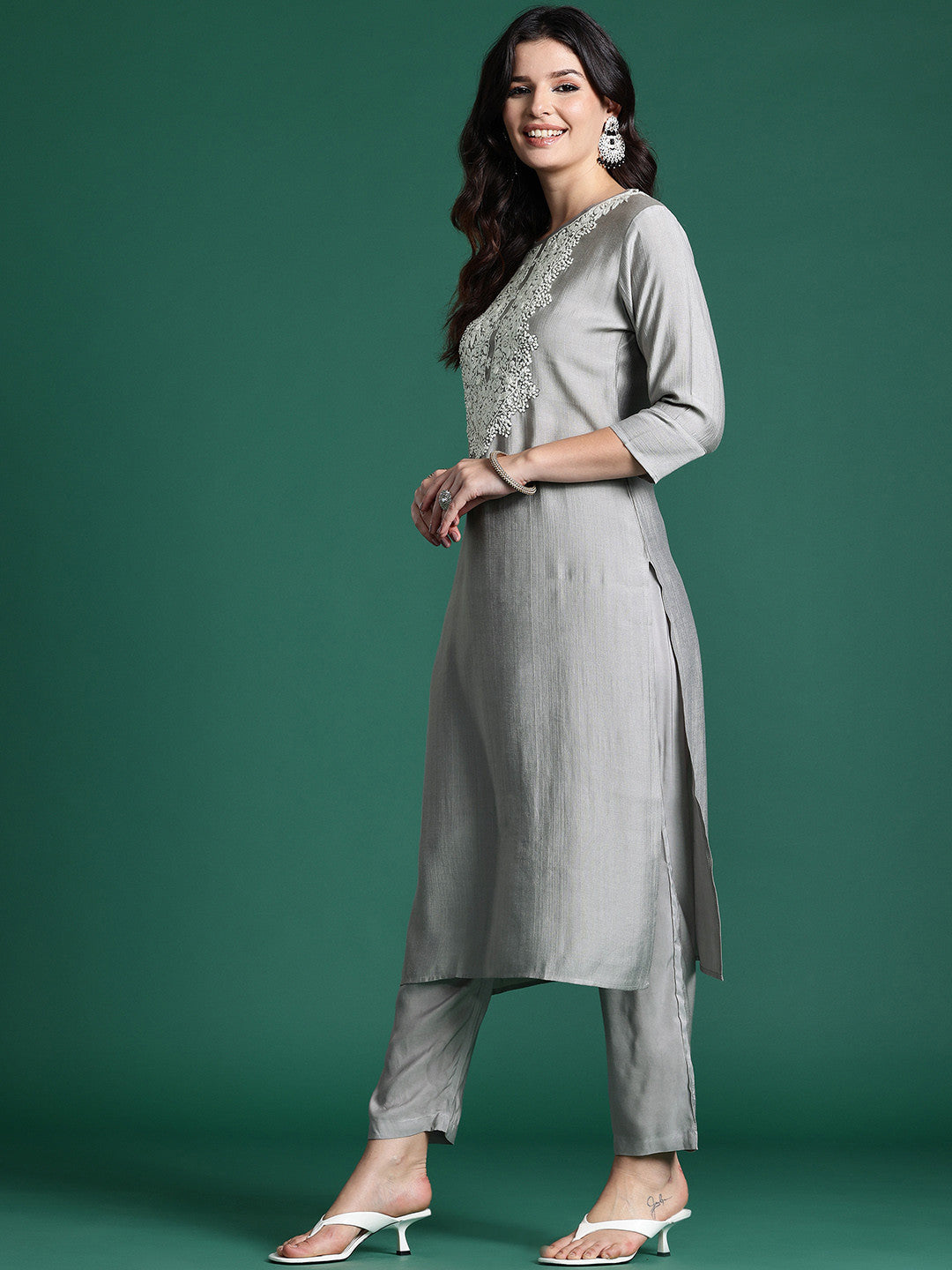 Ethnic Motifs Embroidered Thread Work Kurta with Trousers