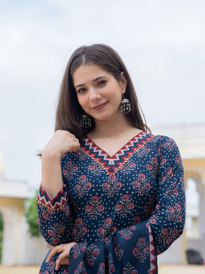 Dhiyona KL Floral Printed Straight Kurta With Trousers & Dupatta