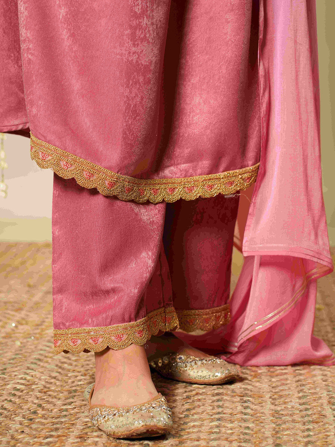 Women Velvet Ethnic Kurta Set
