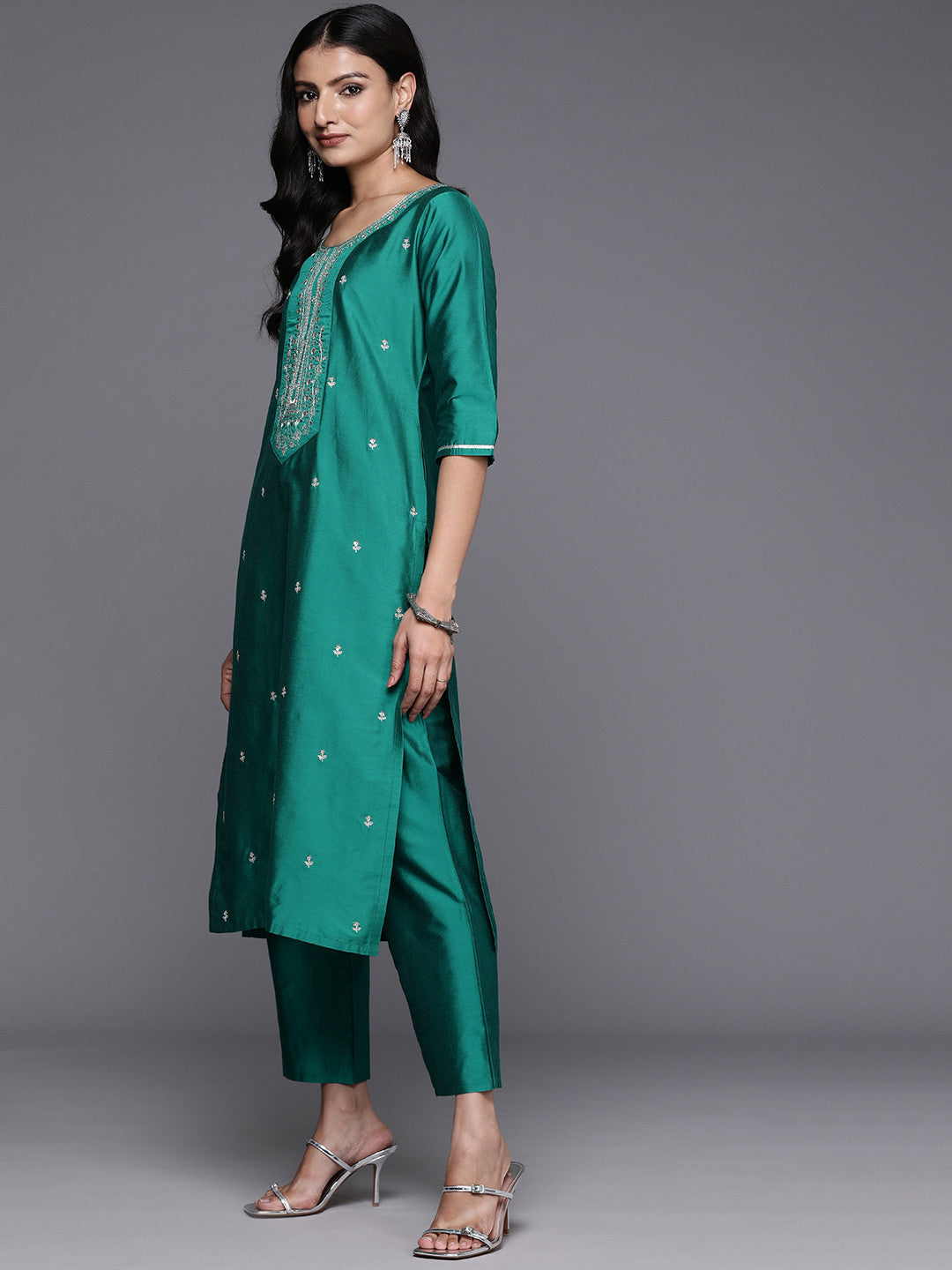Floral Embroidered Regular Sequinned Kurta with Trousers Dupatta