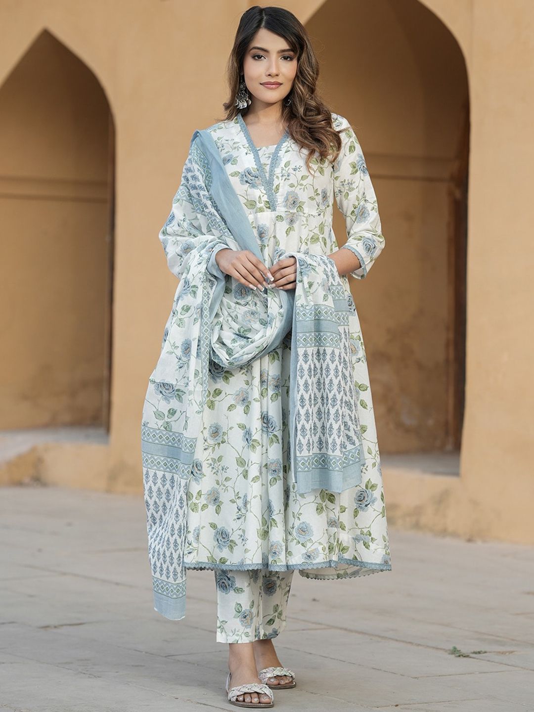 Dhiyona KL Women Floral Printed Regular Thread Work Pure Cotton Kurta with Trousers & With Dupatta