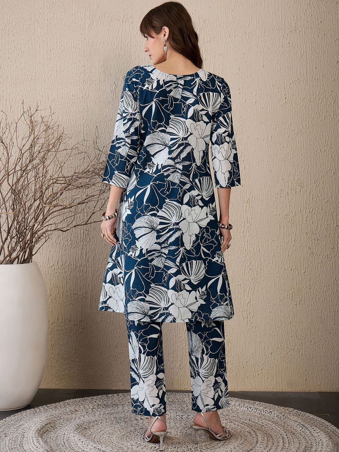 Women Floral Printed Regular Pure Cotton Kurti with Trousers