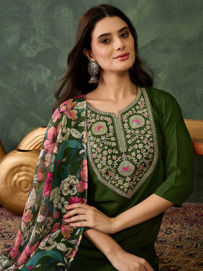 Dhiyona KL Women Floral Embroidered Regular Chikankari Kurta with Trousers & With Dupatta