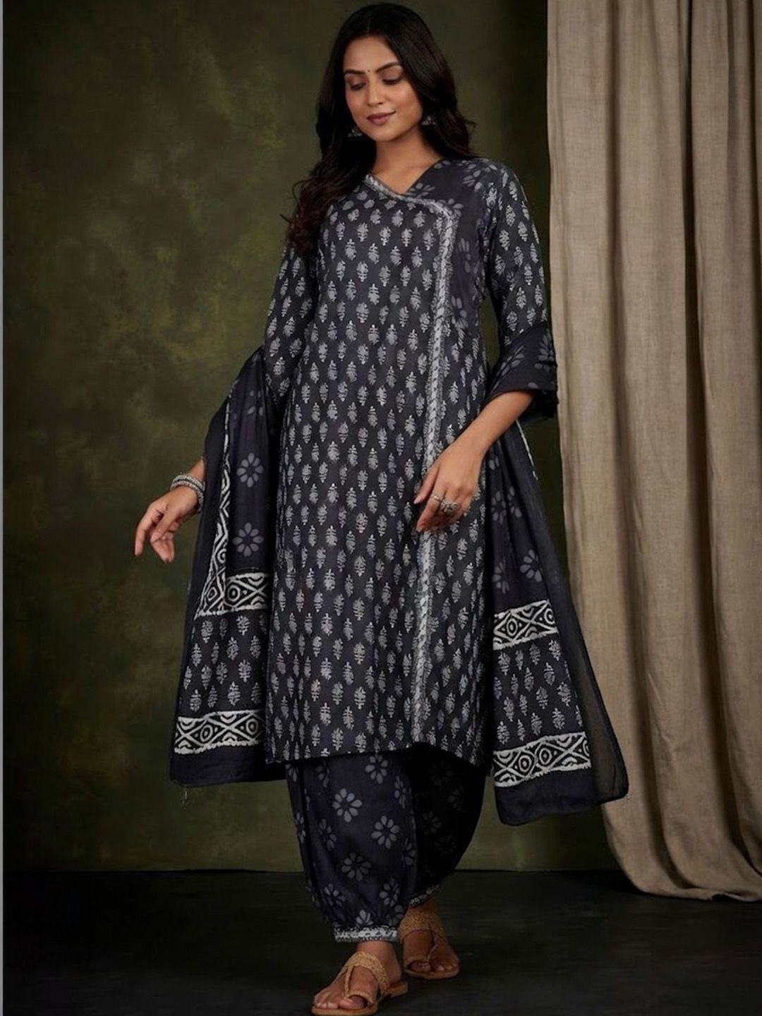 Dhiyona SN Printed V-Neck Kurta & Salwar With Dupatta