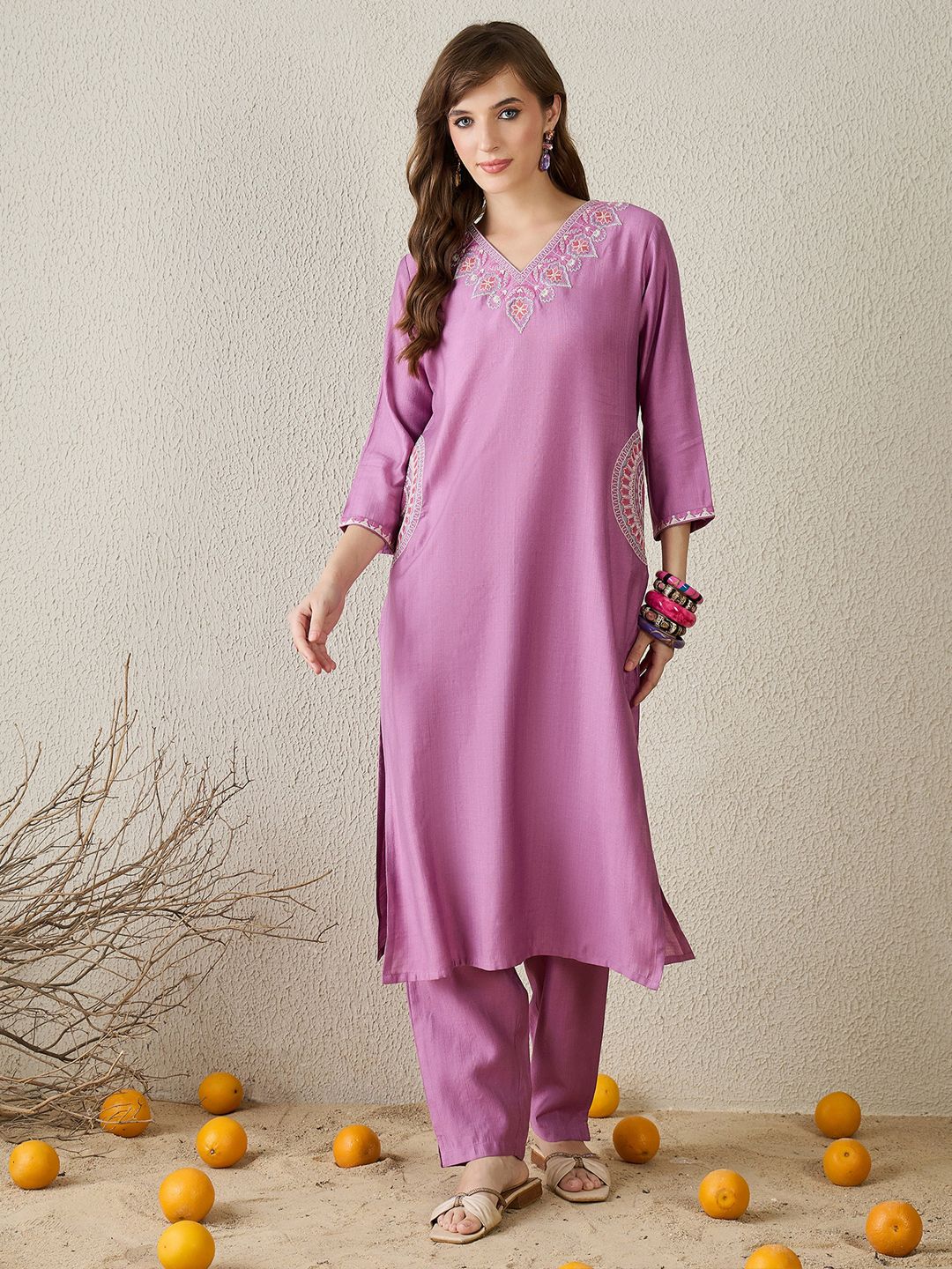 Dhiyona IE Floral Embroidered V-Neck Kurta with Trousers