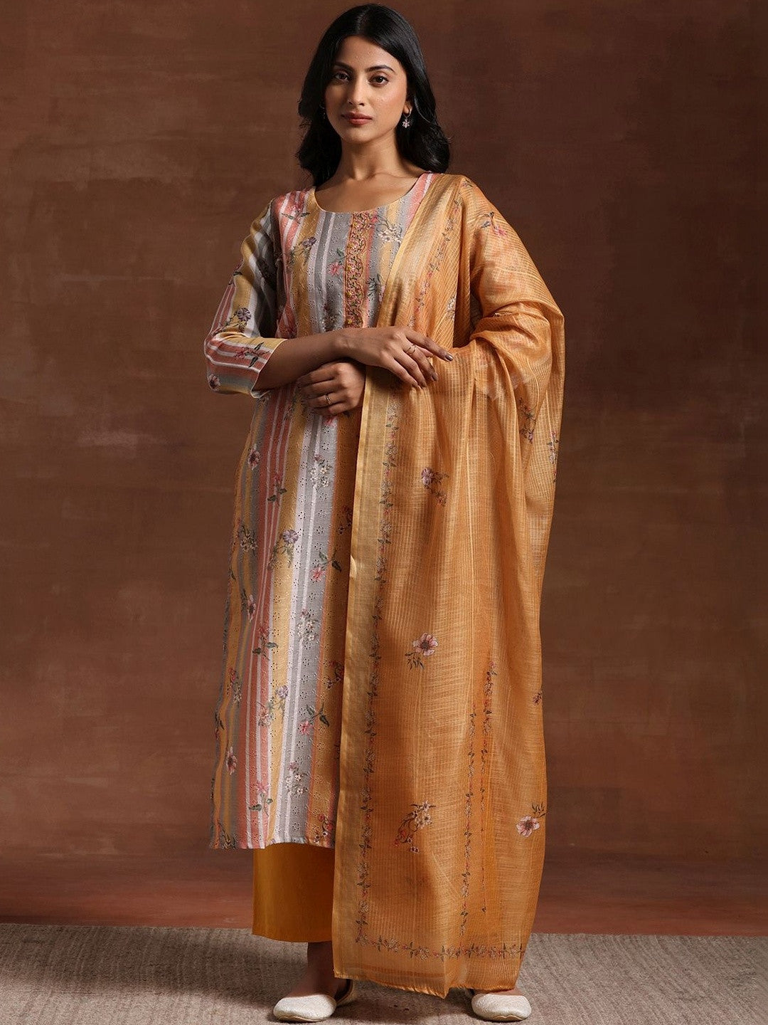 Women Printed Regular Thread Work Kurta with Trousers & With Dupatta