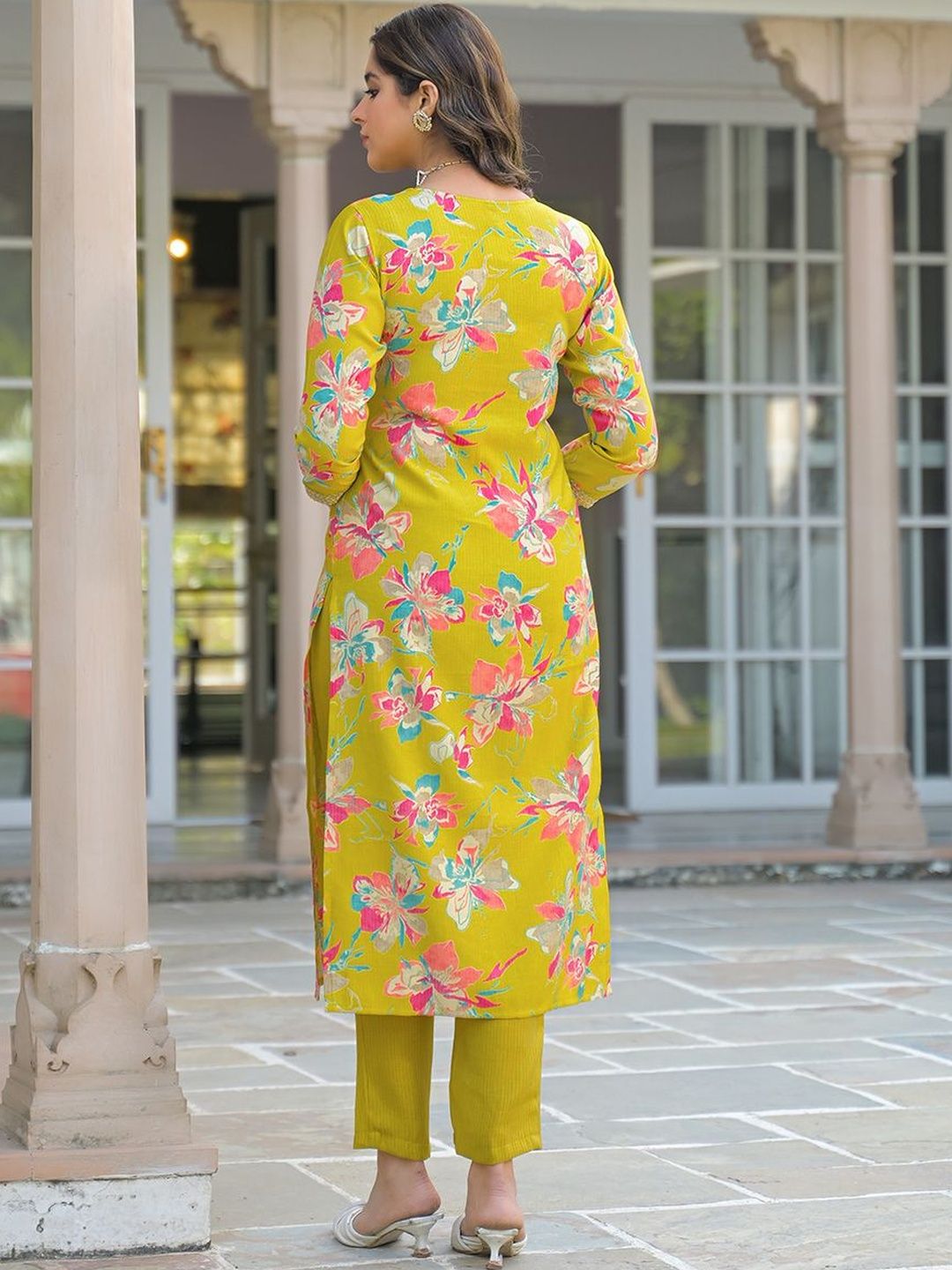 Dhiyona KL Women Floral Printed Regular Thread Work Kurta with Trousers & With Dupatta