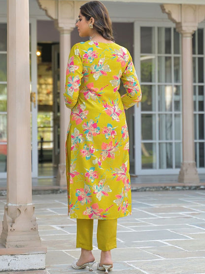Dhiyona KL Women Floral Printed Regular Thread Work Kurta with Trousers & With Dupatta