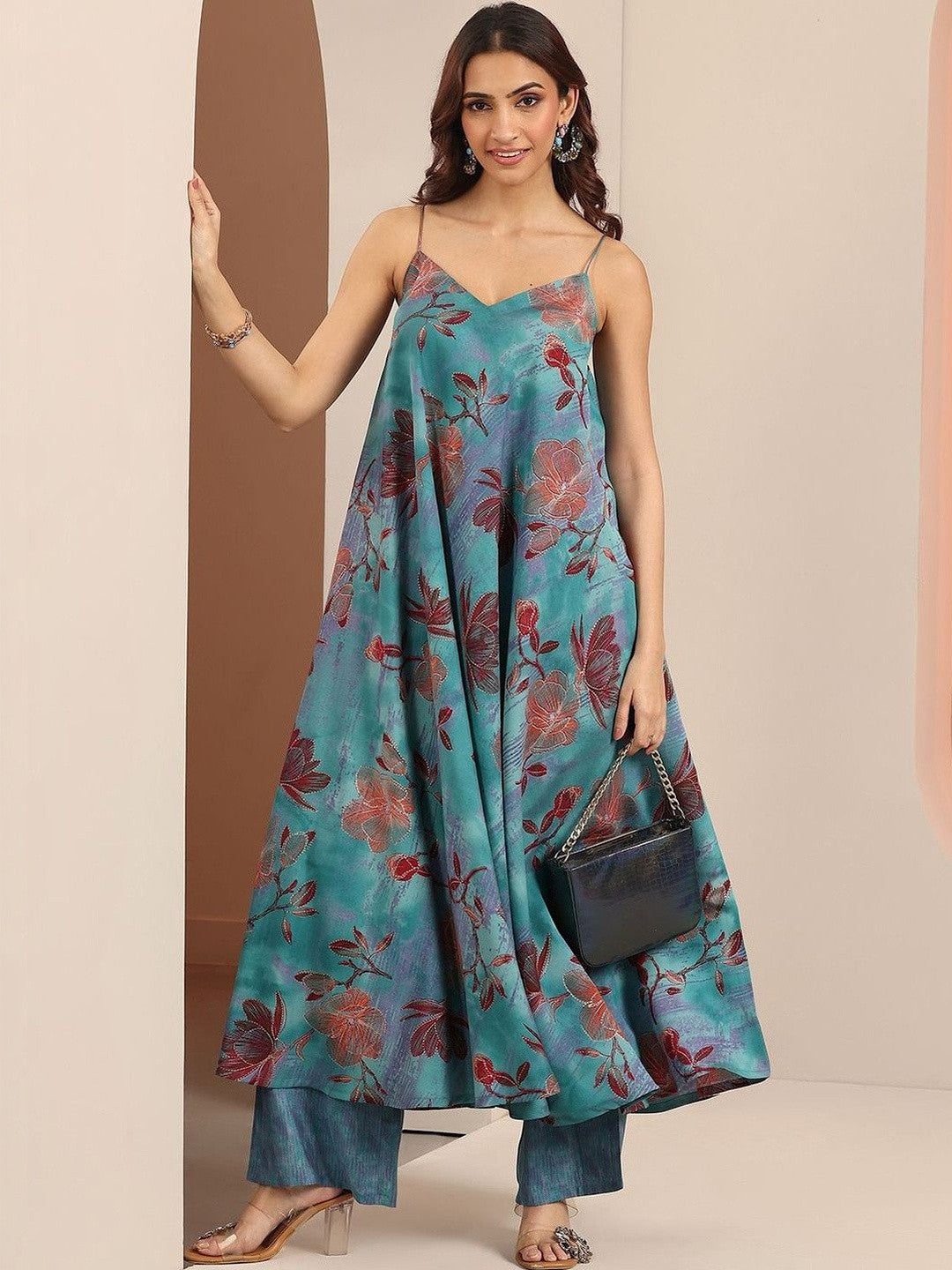 Women Floral Printed Regular Kurta with Trousers