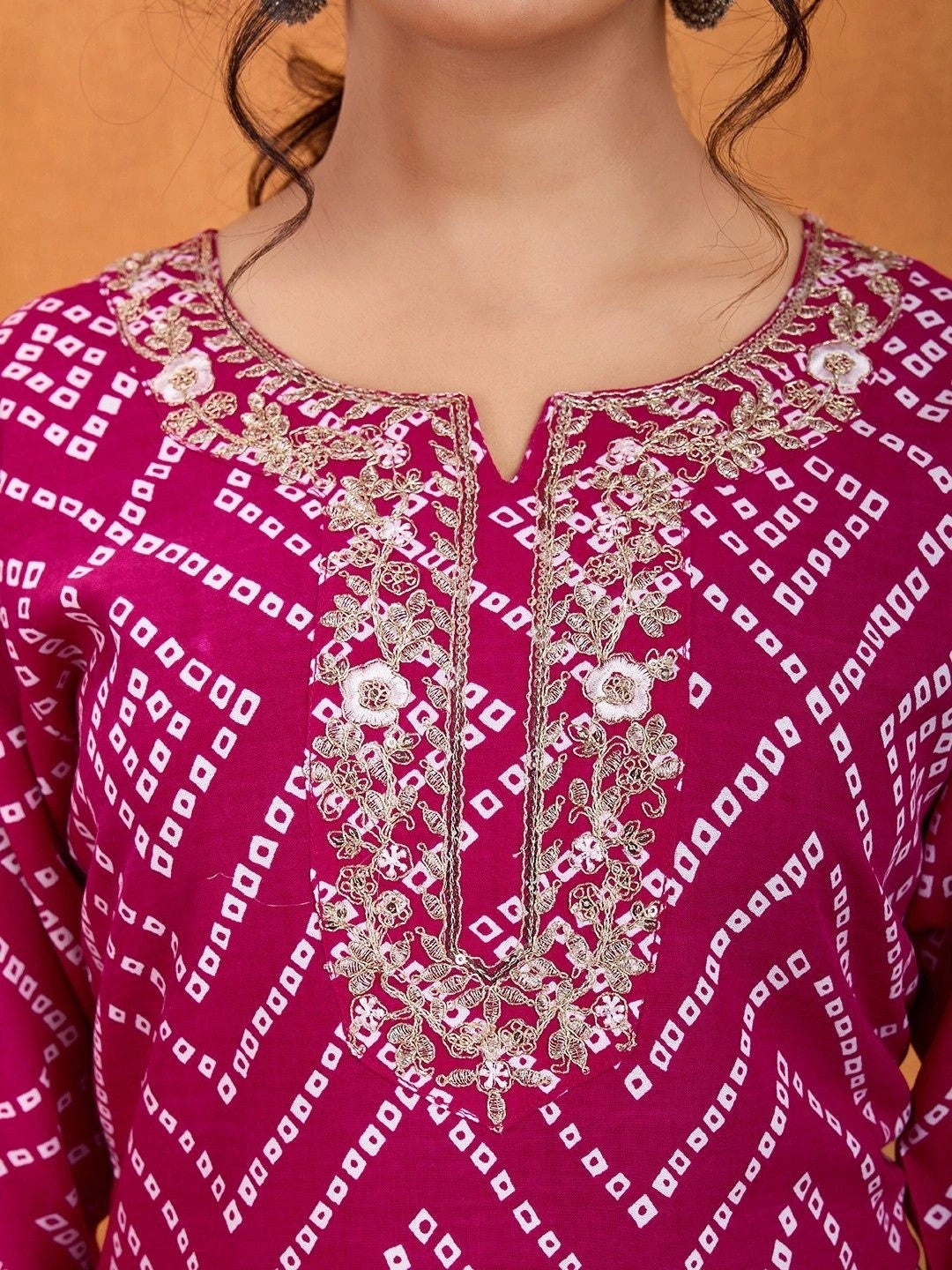 Women Bandhani Dyed Regular Thread Work Kurta with Trousers & With Dupatta