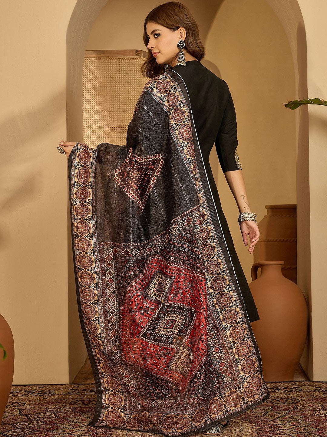 Women Black Embroidered Kurta Sets With Dupatta