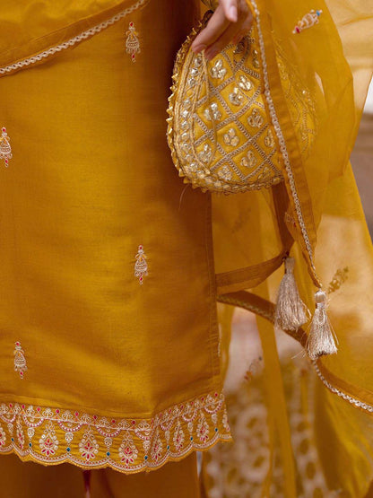 Dhiyona CH Ethnic Motifs Embroidered Thread Work Kurta with Trousers & With Dupatta