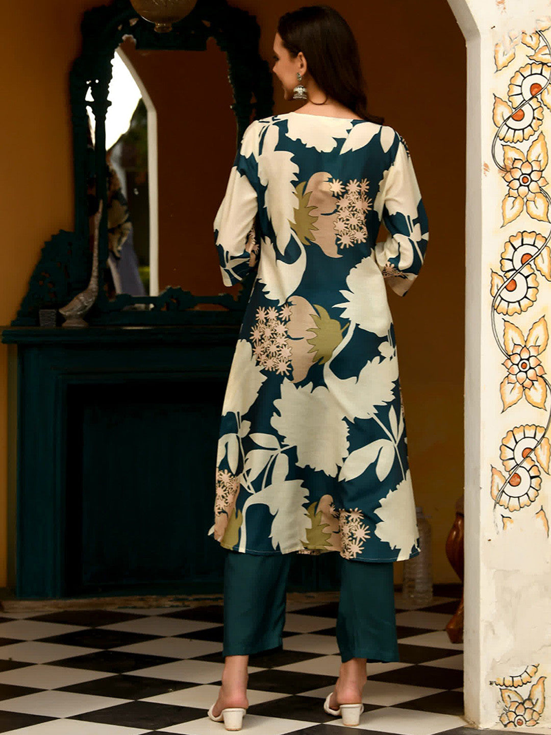 Women Green Chanderi digital printed kurta and pant set