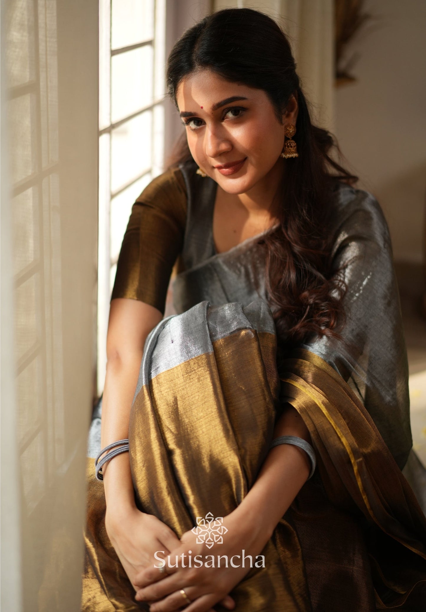Dhiyona SS Regal Split Elegance Handloom Tissue Cotton Saree