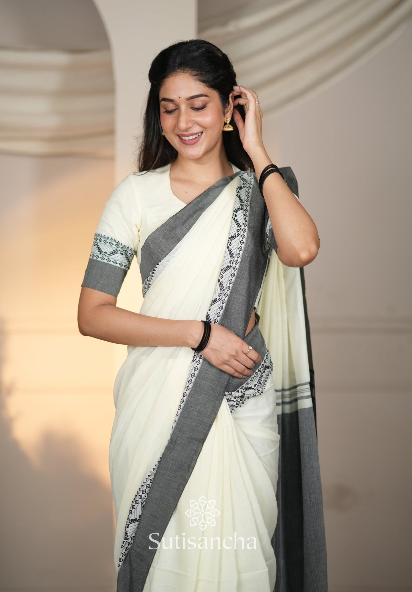 Dhiyona SS The Weaver's Touch: Pure Bengal Cotton Saree with Timeless Appeal