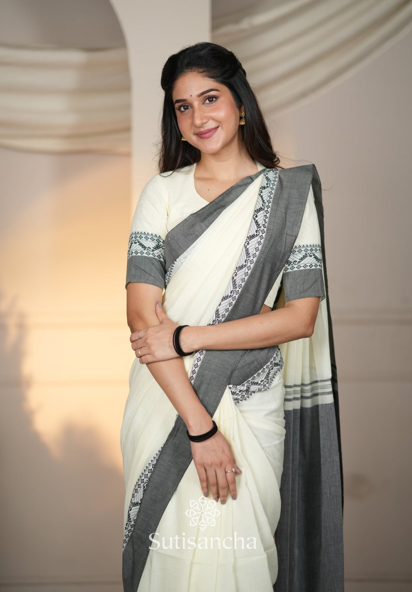 Dhiyona SS The Weaver's Touch: Pure Bengal Cotton Saree with Timeless Appeal