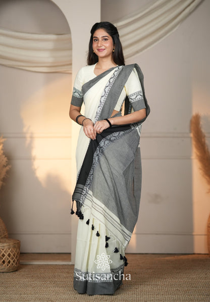 Dhiyona SS The Weaver's Touch: Pure Bengal Cotton Saree with Timeless Appeal