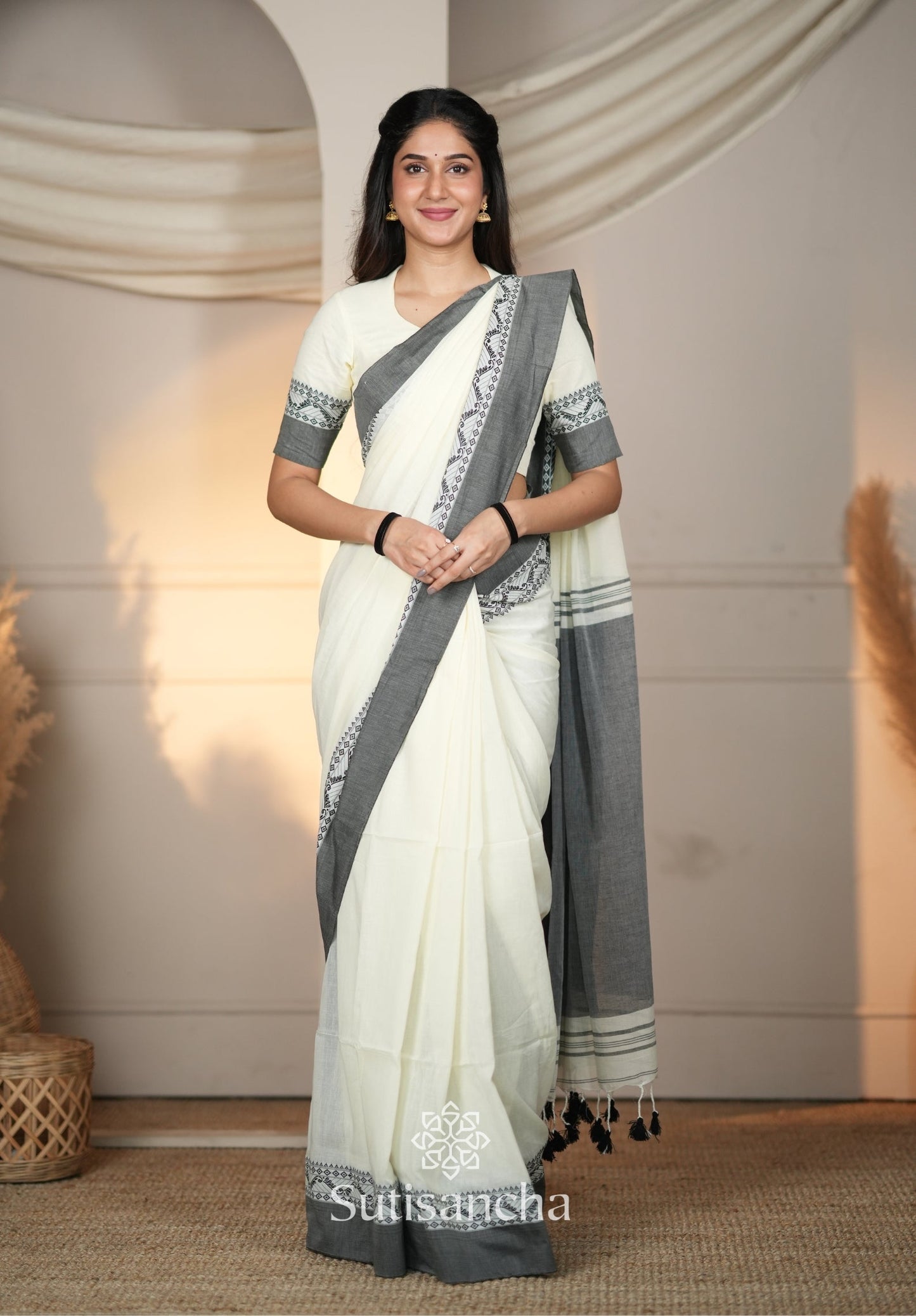 Dhiyona SS The Weaver's Touch: Pure Bengal Cotton Saree with Timeless Appeal