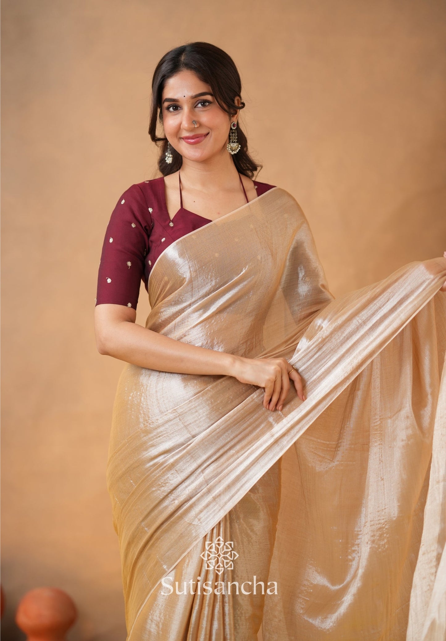 Dhiyona SS Ivory Gold Horizon – Flowing with Regal Charm