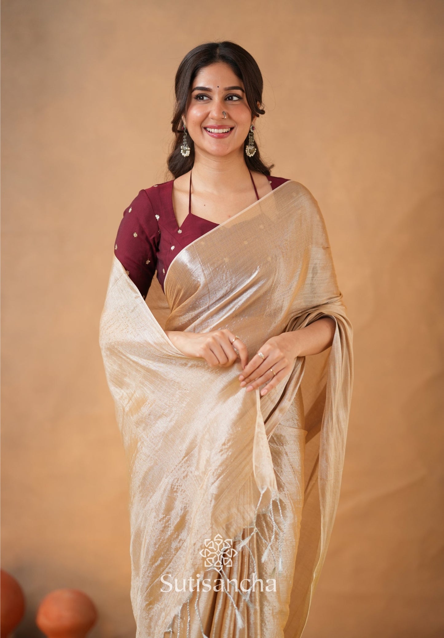 Dhiyona SS Ivory Gold Horizon – Flowing with Regal Charm