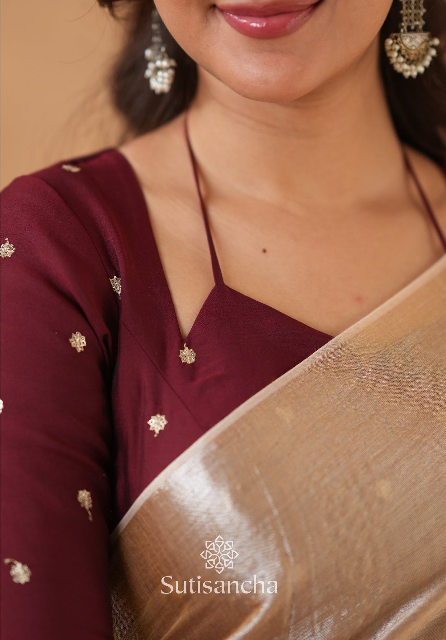 Dhiyona SS Ivory Gold Horizon – Flowing with Regal Charm