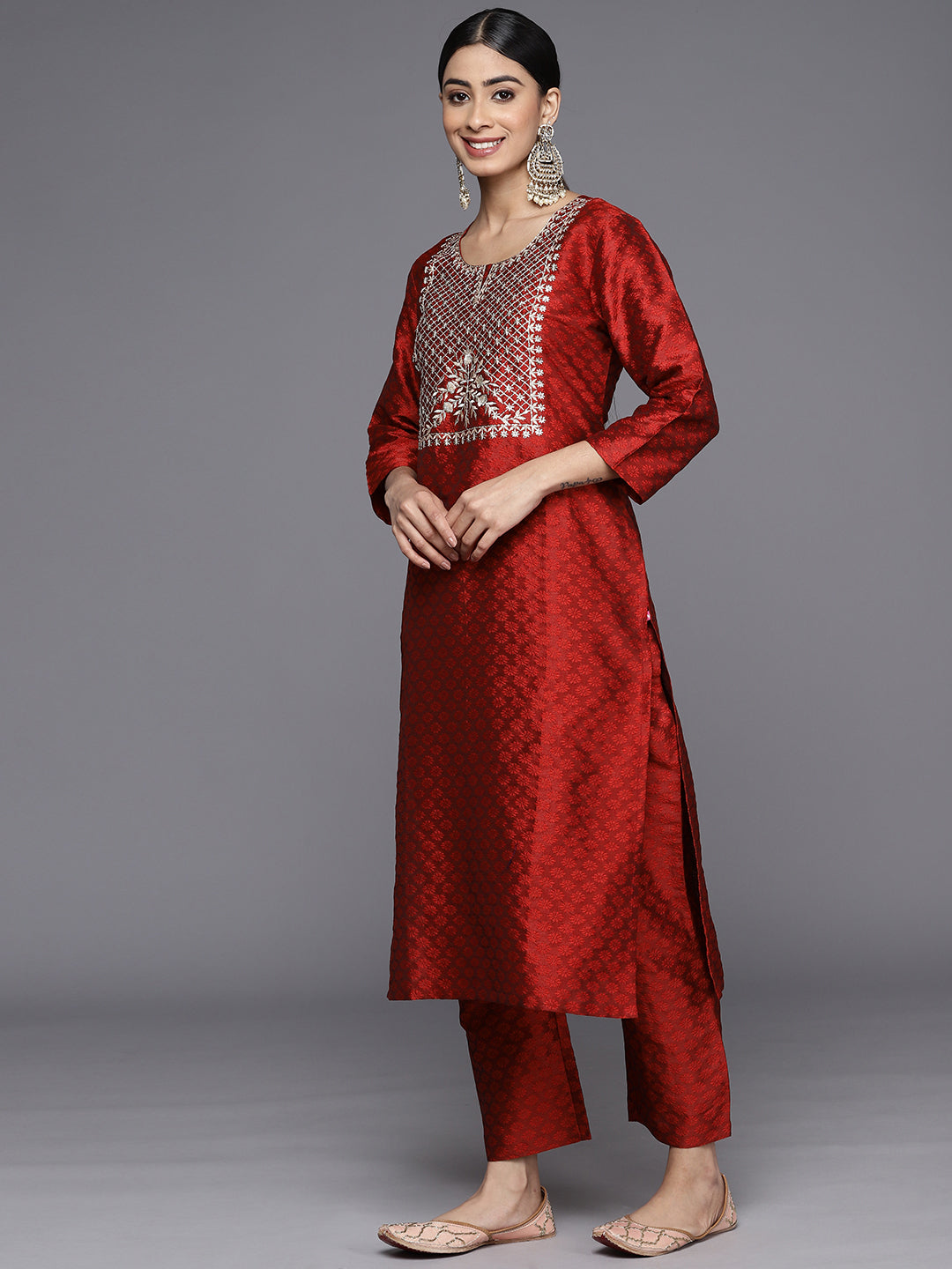 Dhiyona VR Women's Round Neck Yoke Embroidered Straight Kurta Paired With Tonal Bottom And Printed Dupatta