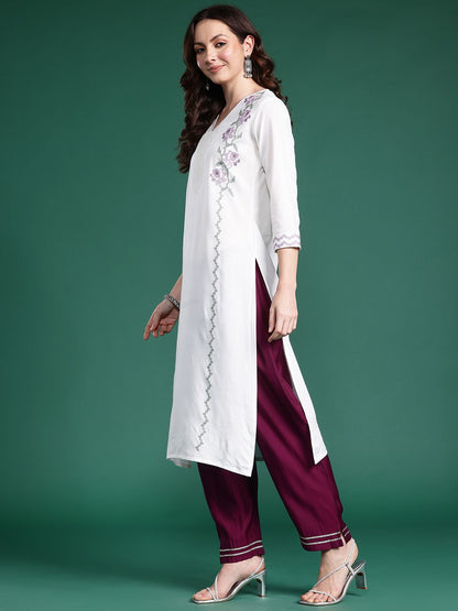Dhiyona IE Women Floral Embroidered Thread Work Kurta