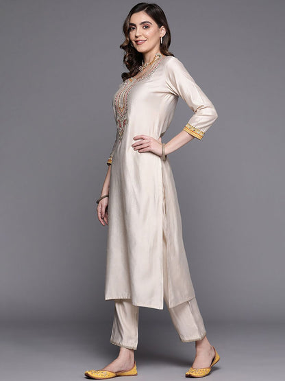 Dhiyona IE Embroidered Round Neck Three-Quarter Sleeves Sequinned Liva Kurta Set