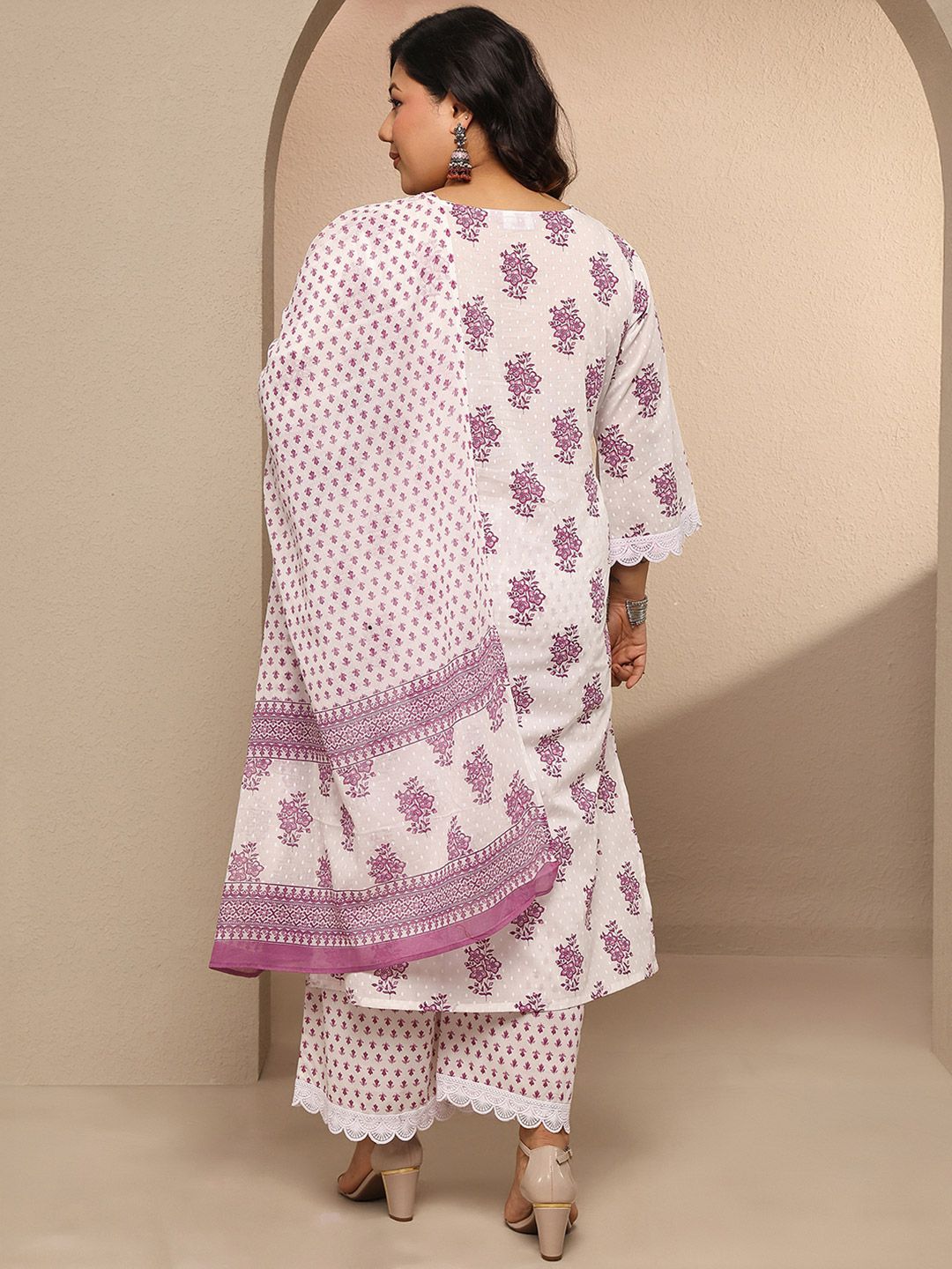 Dhiyona Women's Plus Size Floral Printed Regular Kurta with Trousers & With Dupatta