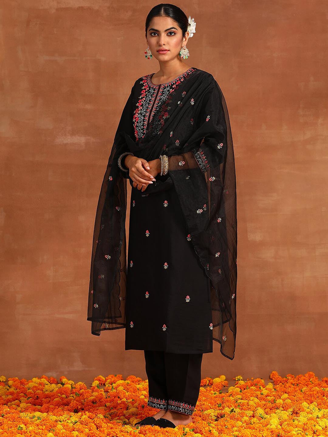 Floral Embroiderd Thread Work Straight Kurta & Trousers With Dupatta