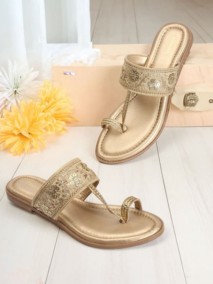 Dhiyona AK Ethnic Embellished One Toe Flats
