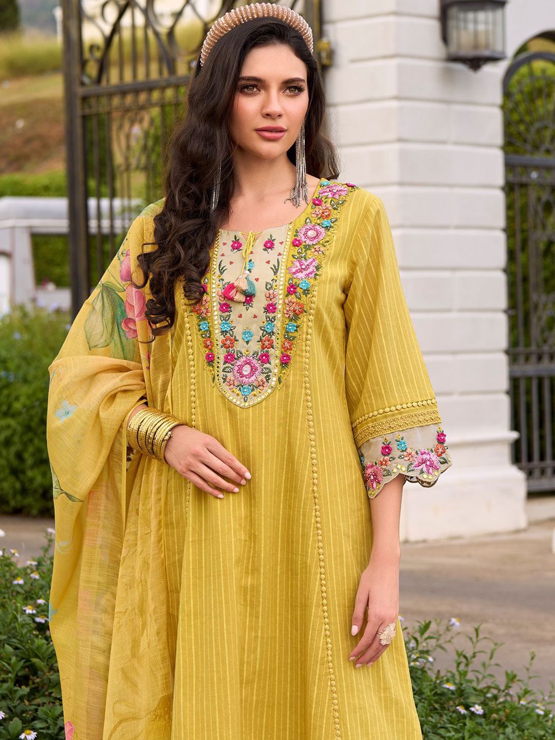Dhiyona IE Women Floral Embroidered Regular Thread Work Pure Cotton Kurta Sets