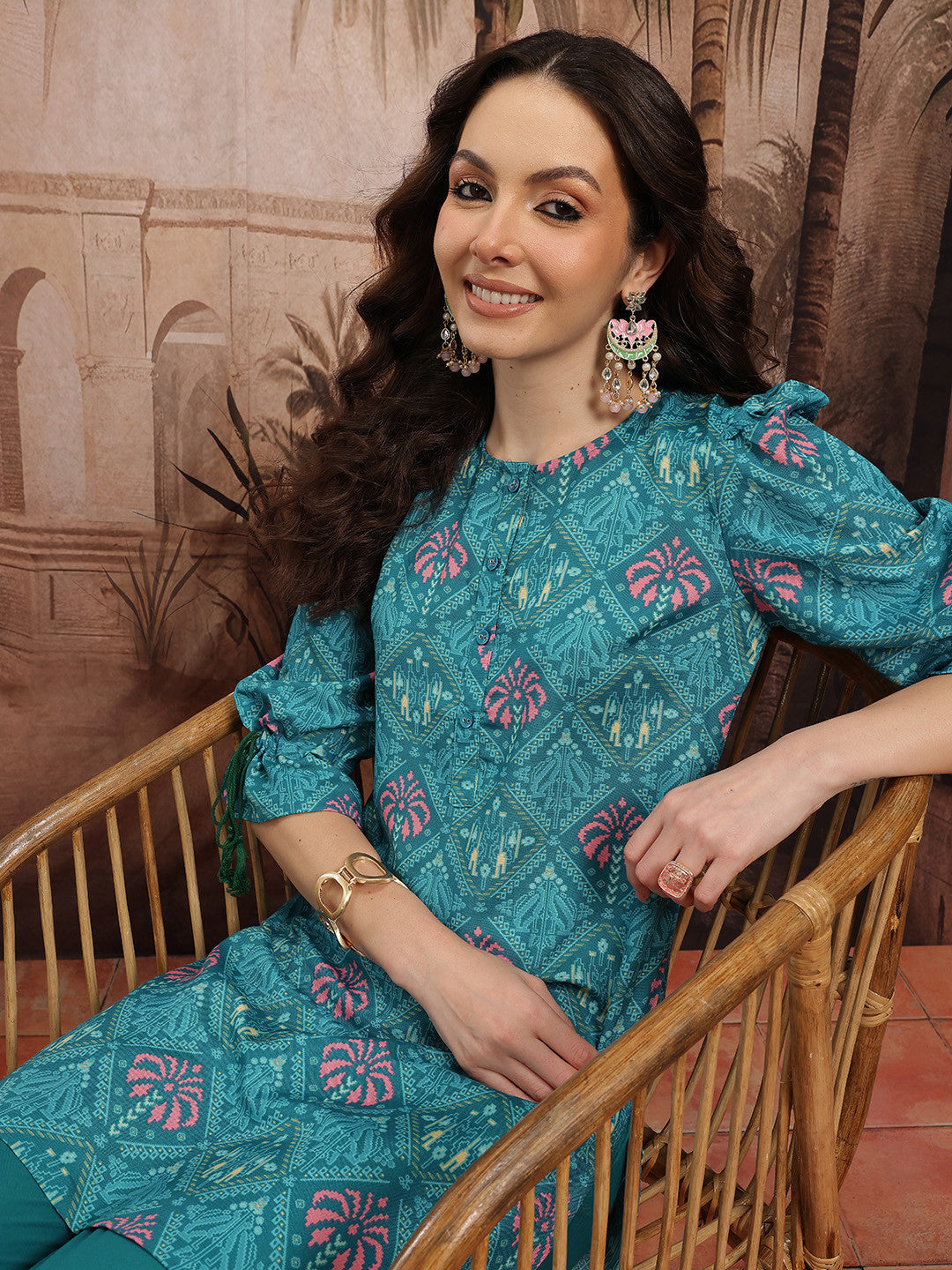 Women Printed Kurta with Trousers