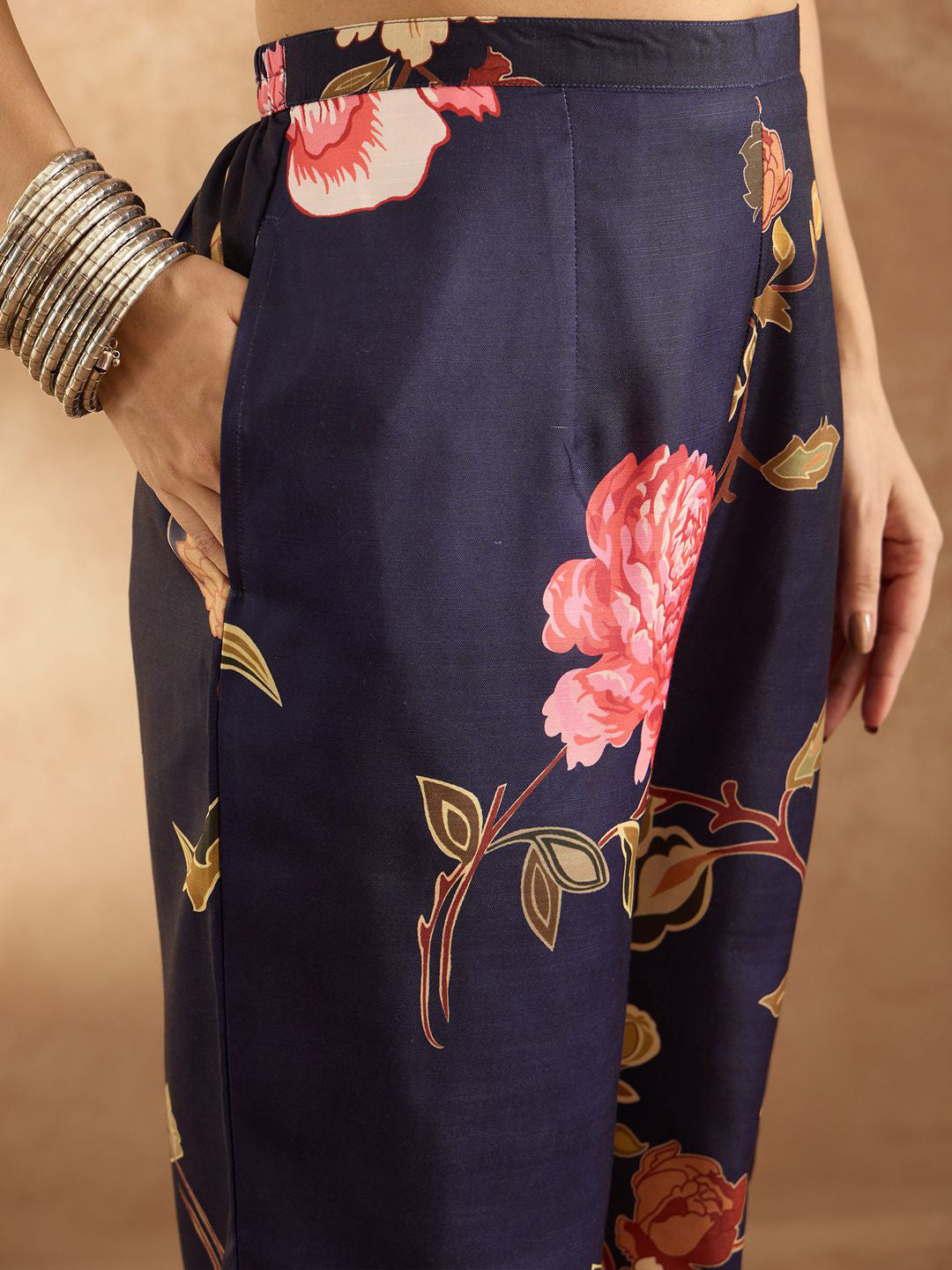 Women Floral Printed Regular Kurta with Trousers