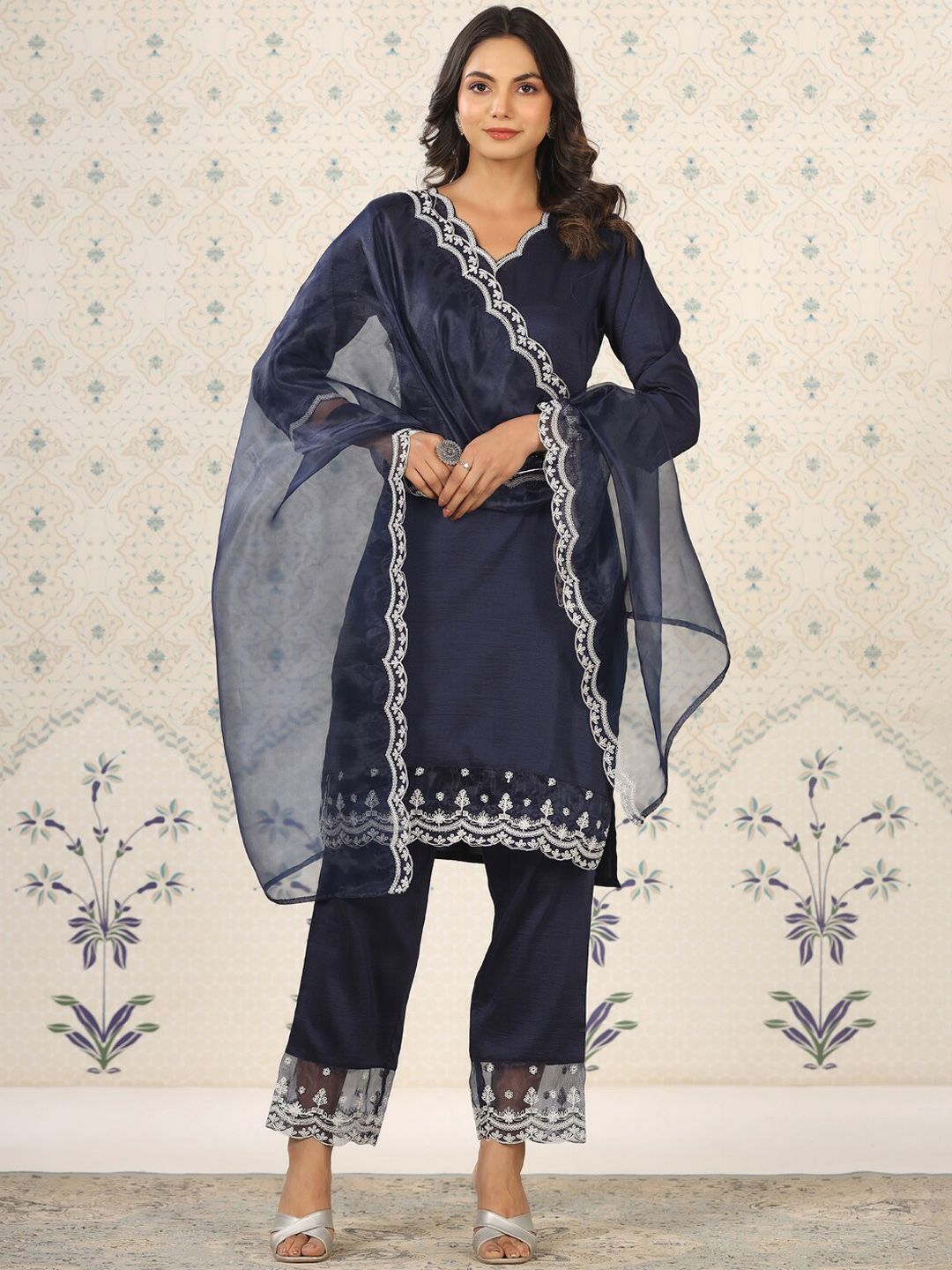Dhiyona OD  Women Floral Embroidered Regular Thread Work Kurta with Trousers & With Dupatta