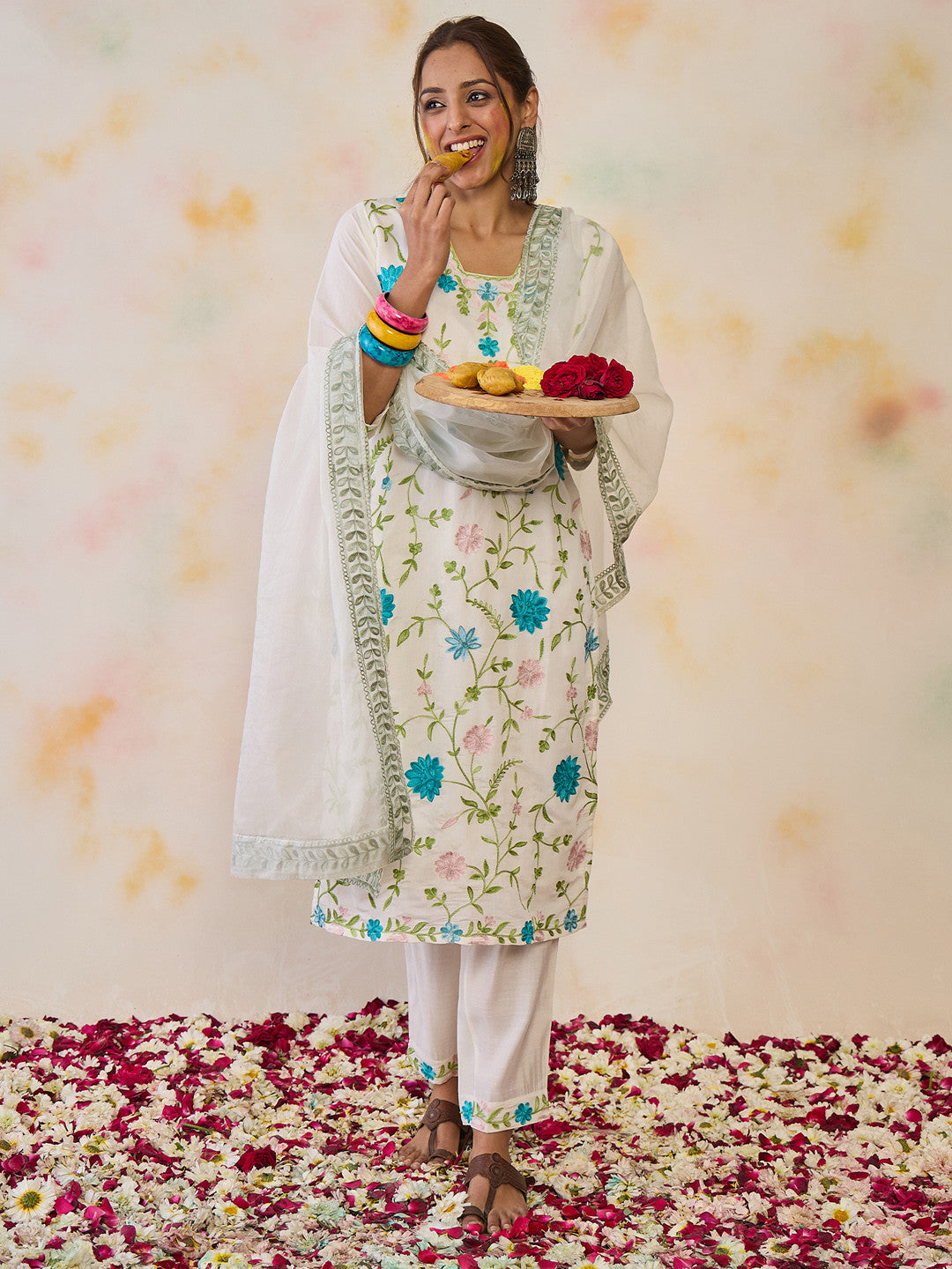 Women Floral Embroidered Regular Thread Work Kurta with Trousers & With Dupatta