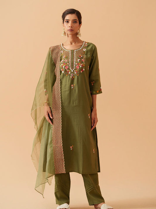 Dhiyona PD Women Women Floral Embroidered Kurta with Trousers & Dupatta