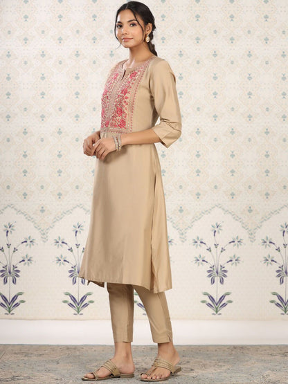 Dhiyona OD  Women Floral Yoke Design Thread Work Kurta