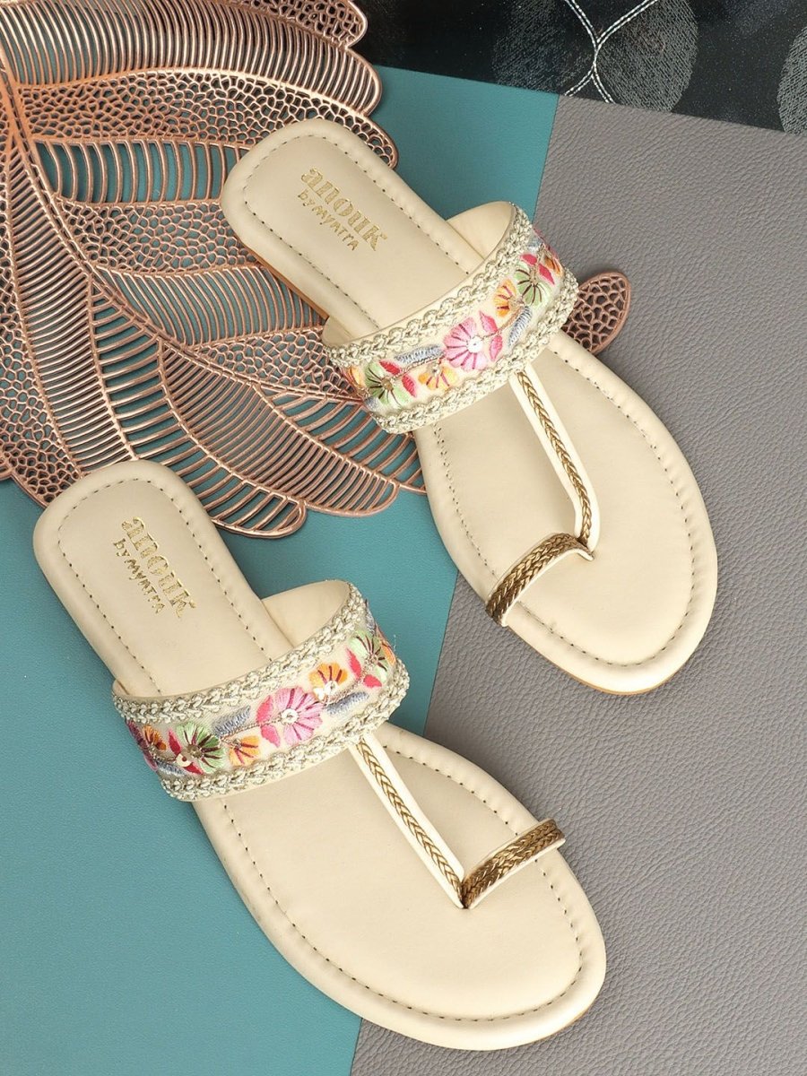 Dhiyona AK Embellished One Toe Flats