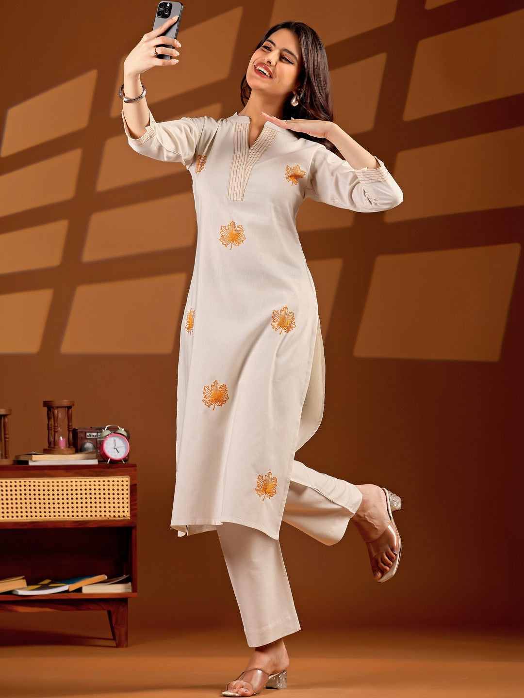 Women Ethnic Motifs Embroidered Regular Thread Work Pure Cotton Kurta with Trousers