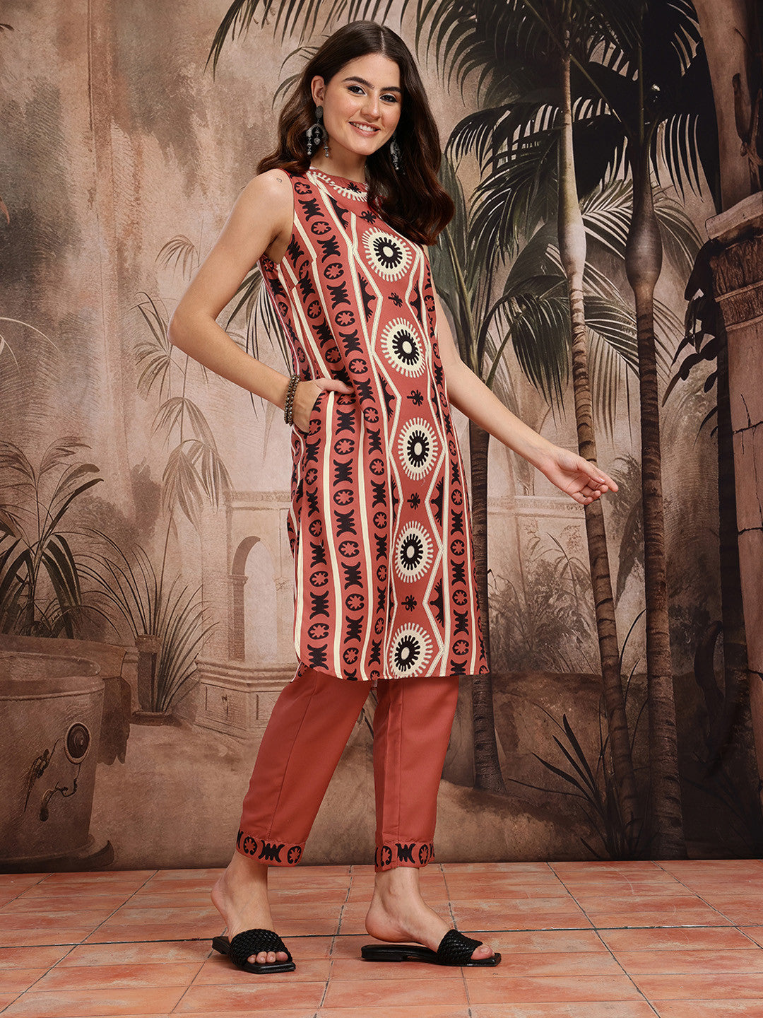 Ethnic Motifs Print Straight Kurta with Trousers