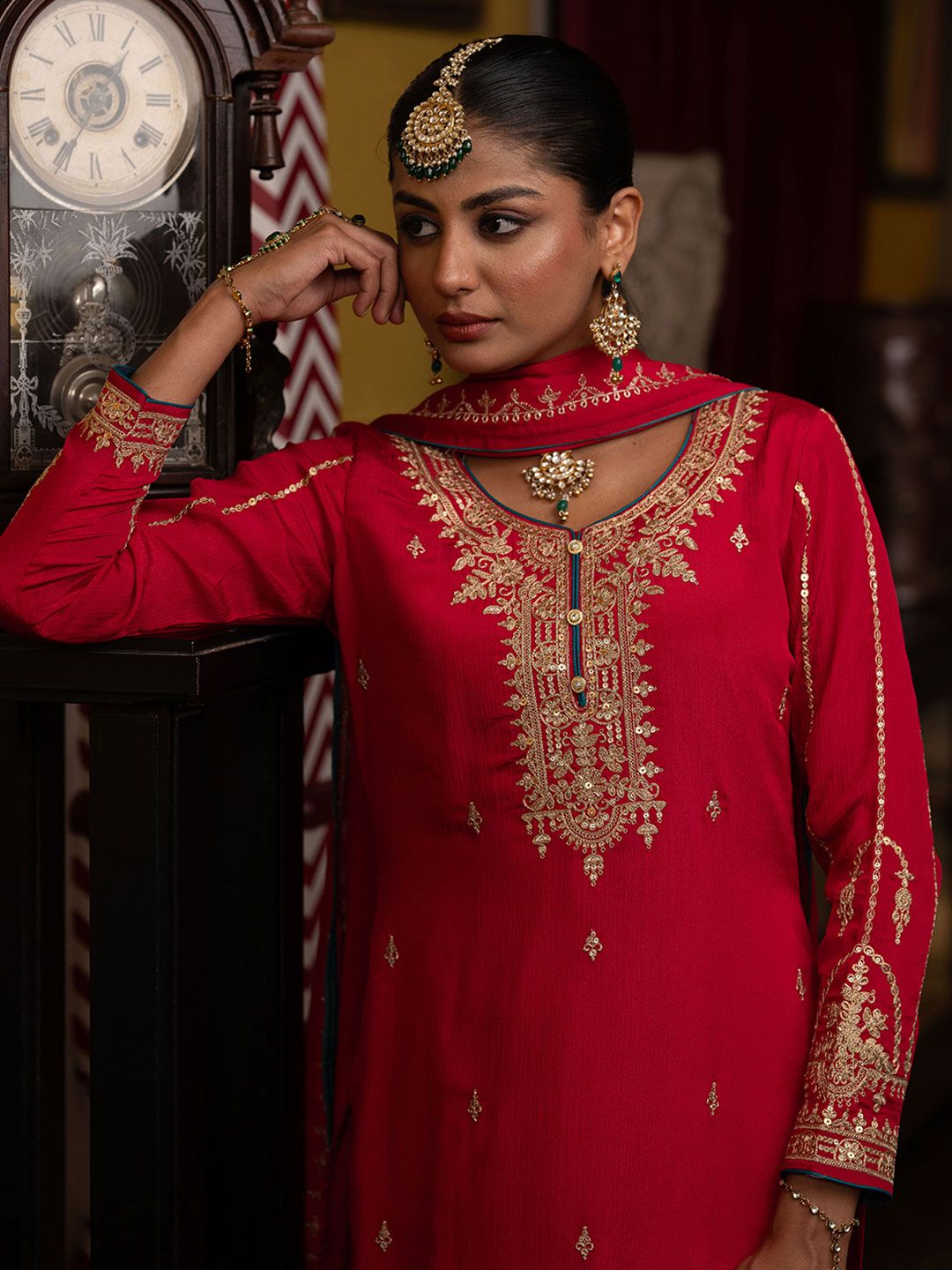 Dhiyona CH Women Floral Embroidered Regular Sequinned Kurta with Trousers & Dupatta