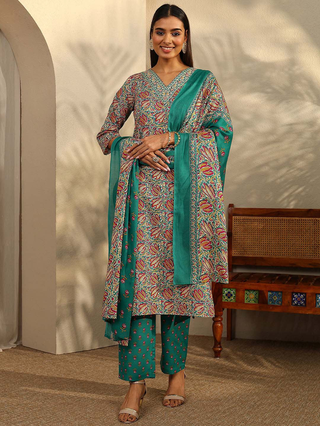 Women Ethnic Motifs Printed Regular Kurta with Trousers & With Dupatta