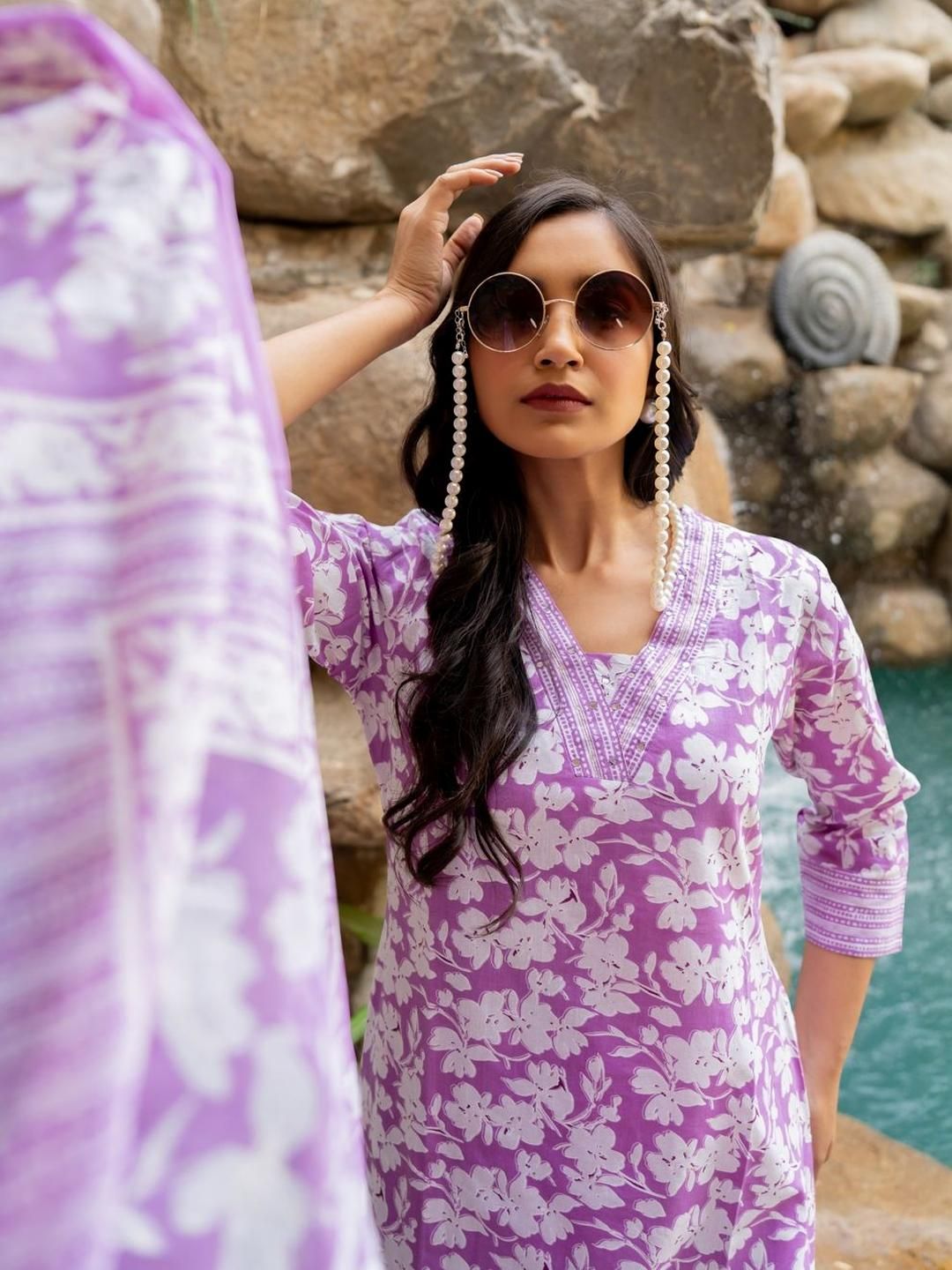 Dhiyona KL Women Off White Pure Cotton Kurta Sets