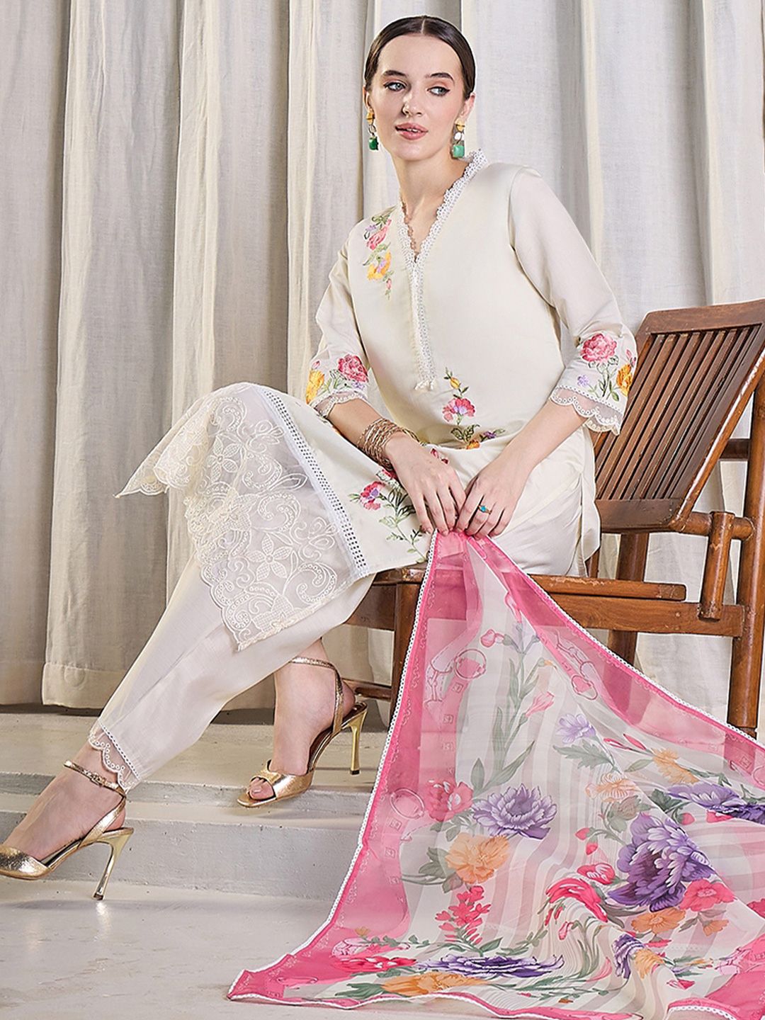 Dhiyona IE Women Floral Embroidered Kurta with Trousers & Dupatta