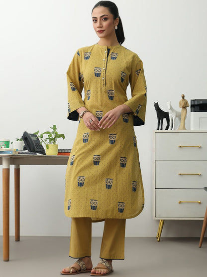Women Ethnic Motifs Printed Regular Cotton Blend Kurta with Trousers