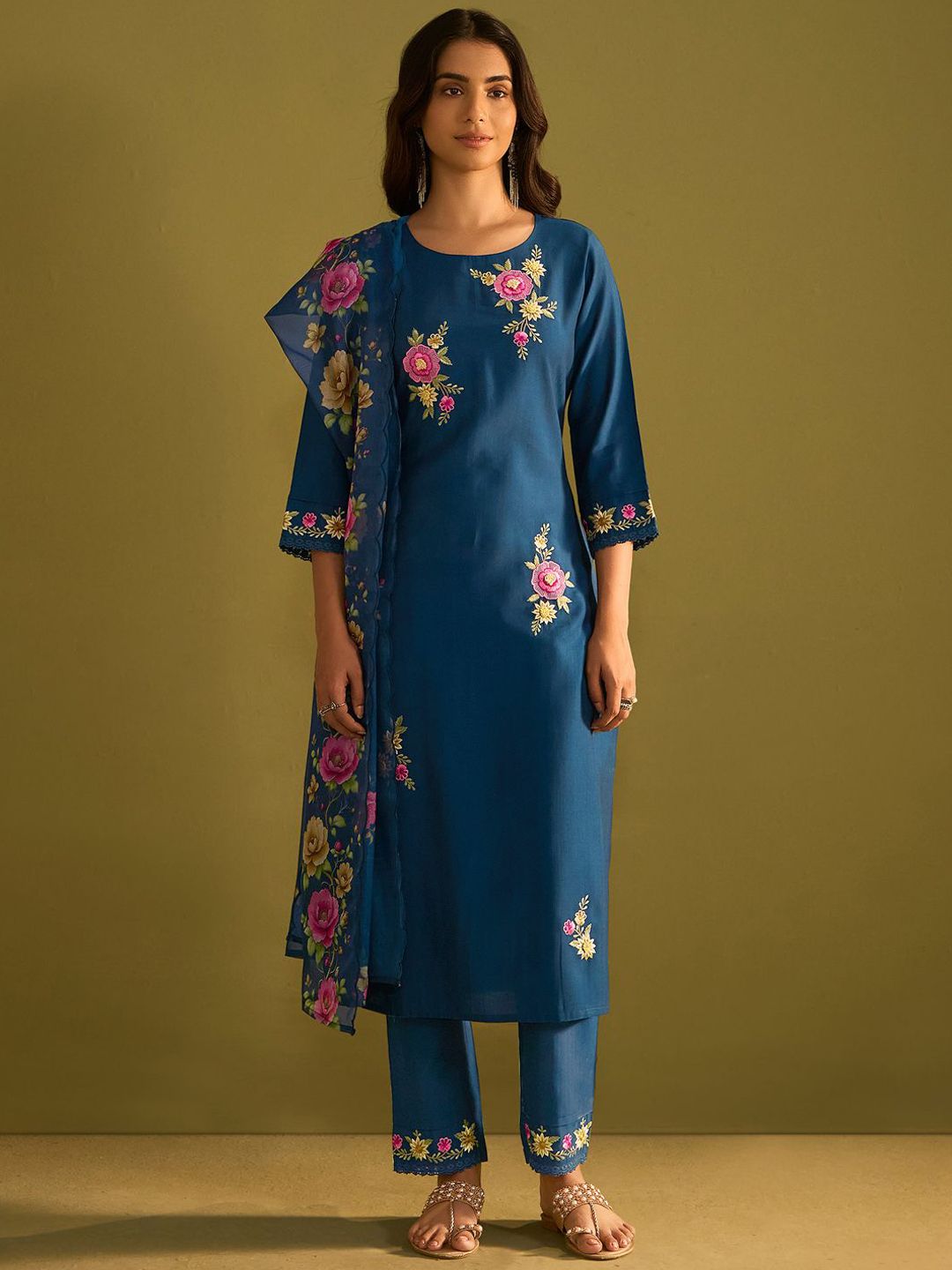 Dhiyona IE Women Floral Embroidered Regular Thread Work Kurta with Trousers & With Dupatta