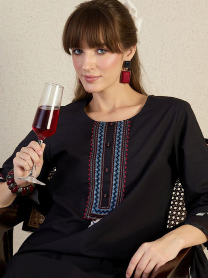 Women Ethnic Motifs Embroidered Regular Thread Work Pure Cotton Kurta with Trousers & With Dupatta