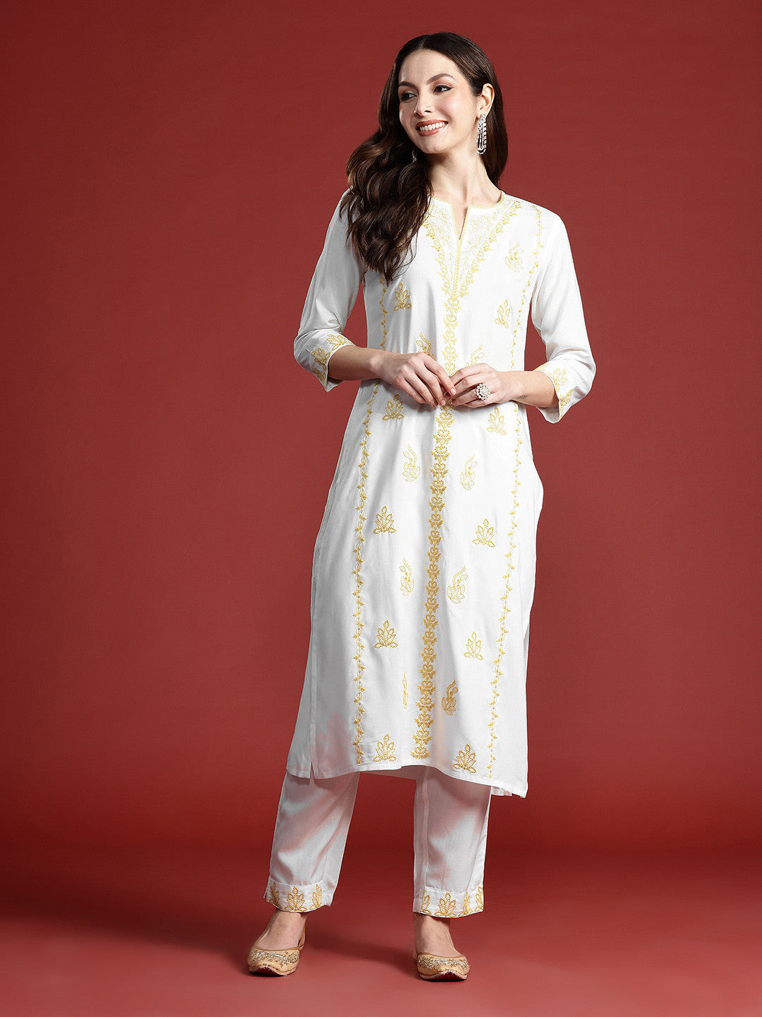 Women Floral Embroidered Thread Work Kurta with Trousers