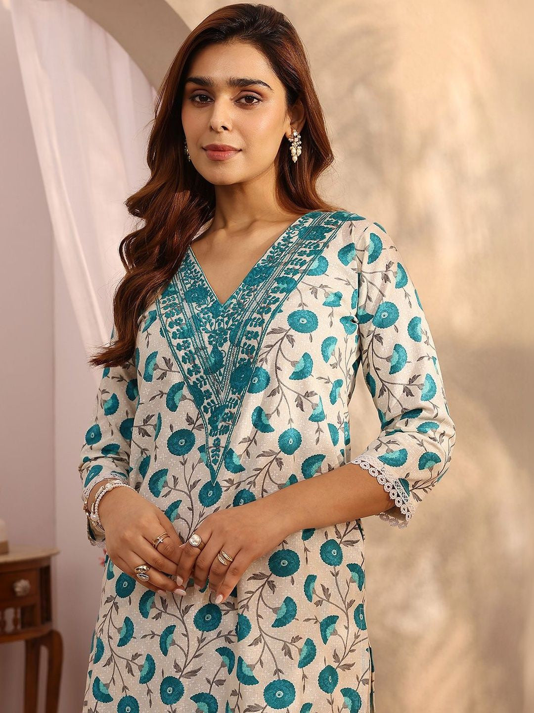 Women Floral Printed Regular Thread Work Kurta with Trousers